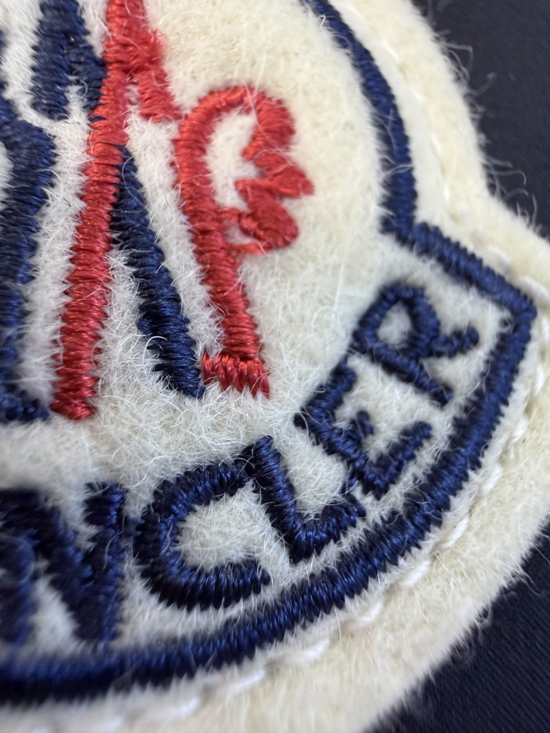 Moncler【加厚保暖】Bretagne(王牌渠道臻品)男士连帽中长羽绒夹克外套.细节感受.所有吊牌条