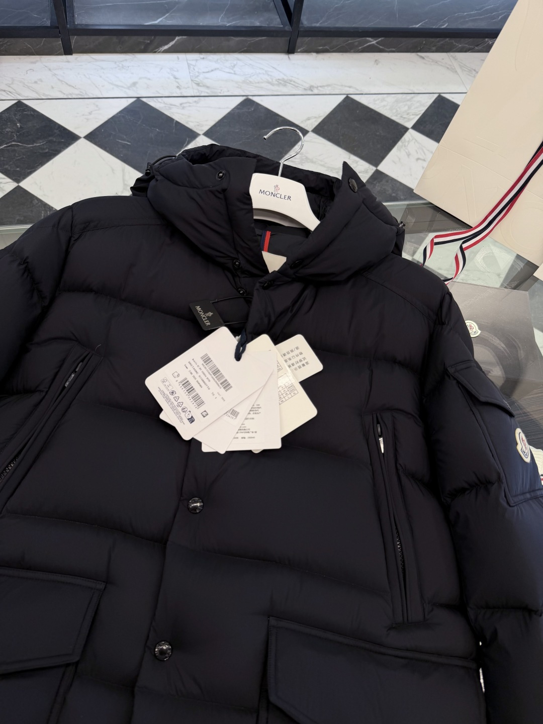 Moncler【加厚保暖】Bretagne(王牌渠道臻品)男士连帽中长羽绒夹克外套.更多细节实拍.