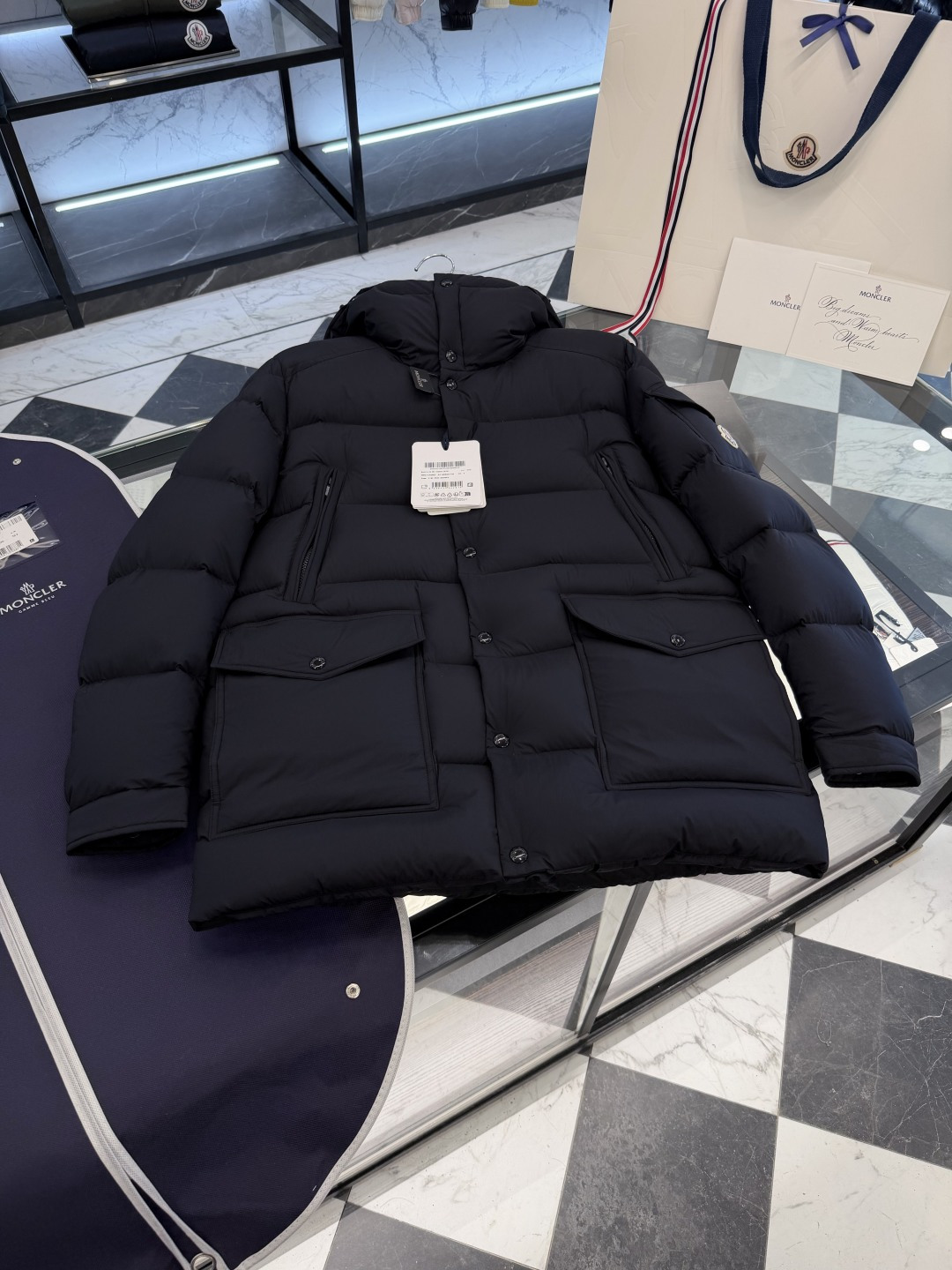 NO:660567,Moncler [thick and warm] Bretagne (ace channel Zhenpin) men's hooded mid-length down jacket. More details, real shots.,Moncler-clothing,Moncler,jackets & coats,jackets & coats,down jacket,hats, 19860909Moncler【加厚保暖】Bretagne(王牌渠道臻品)男士连帽中长羽绒夹克外套.更多细节实拍.,蒙口-服装,Moncler,jackets & coats,jackets & coats,down jacket,hats, ,Women's clothing