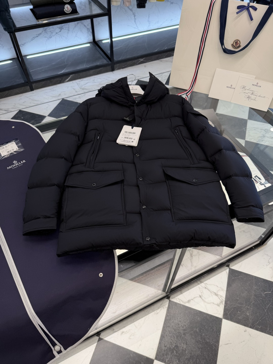 Moncler【加厚保暖】Bretagne(王牌渠道臻品)男士连帽中长羽绒夹克外套.更多细节实拍.