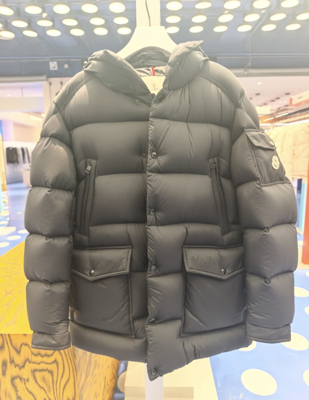 Moncler【加厚保暖】Bretagne(王牌渠道臻品)男士连帽中长羽绒夹克外套.柜台实拍参考.