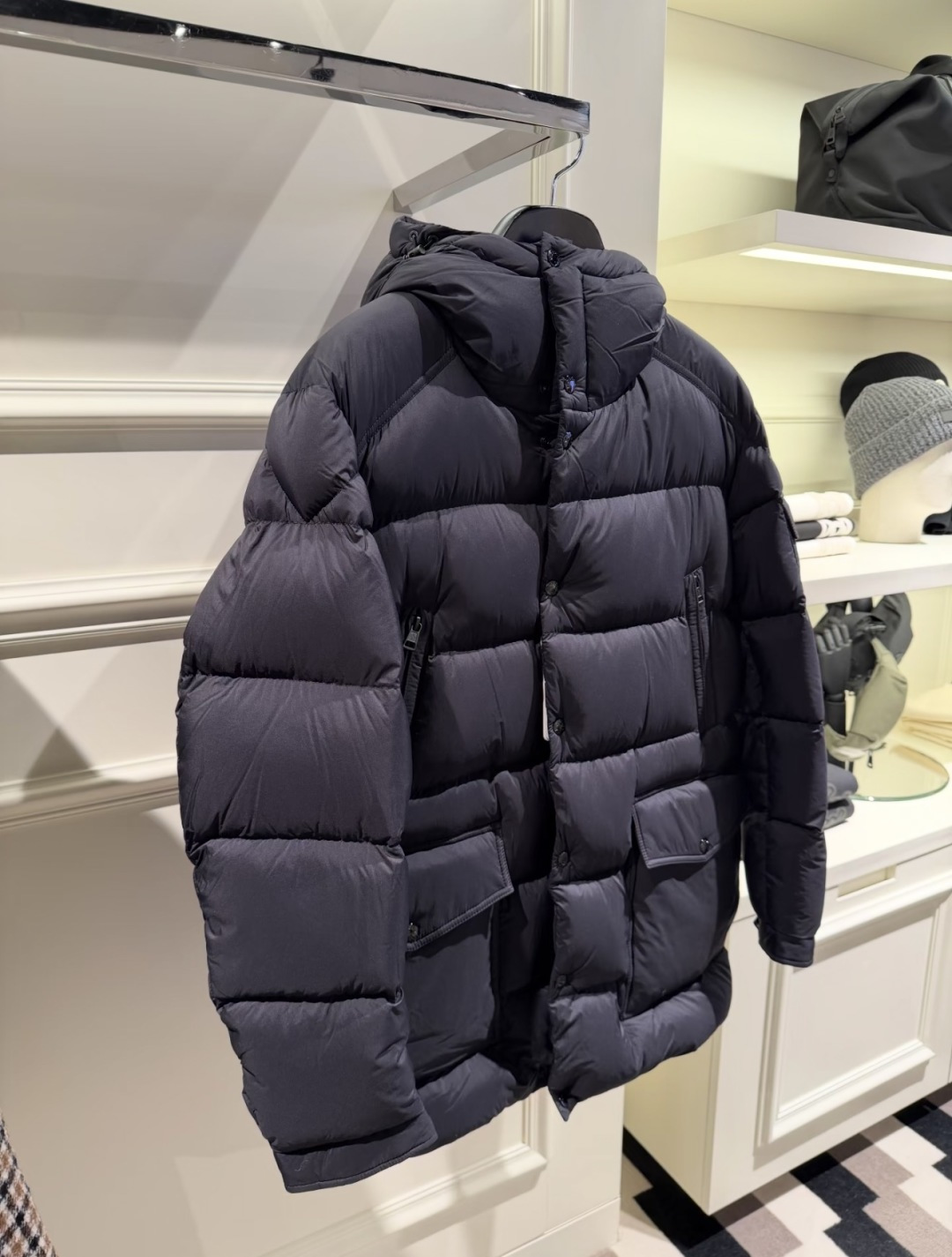 Moncler【加厚保暖】Bretagne(王牌渠道臻品)男士连帽中长羽绒夹克外套.柜台实拍参考.