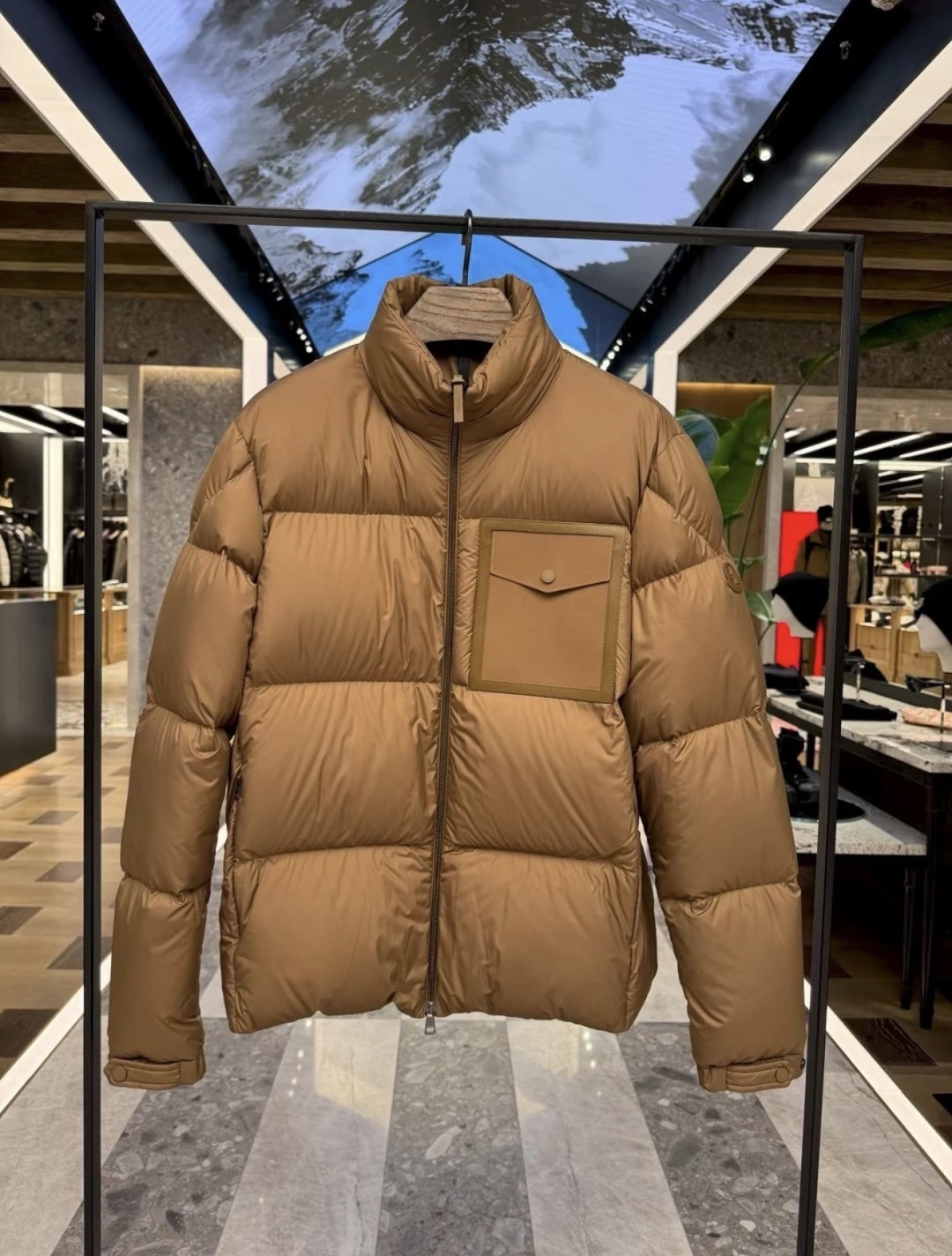 NO:649226,Moncler Chinon men's square quilted short velvet jacket. Actual shot at the counter for reference.,,jackets & coats,jackets & coats,alexander wang19860909Moncler Chinon男士方形绗缝短款绒夹克外套.柜台实拍参考.,,jackets & coats,jackets & coats,alexander wang,Men's clothing