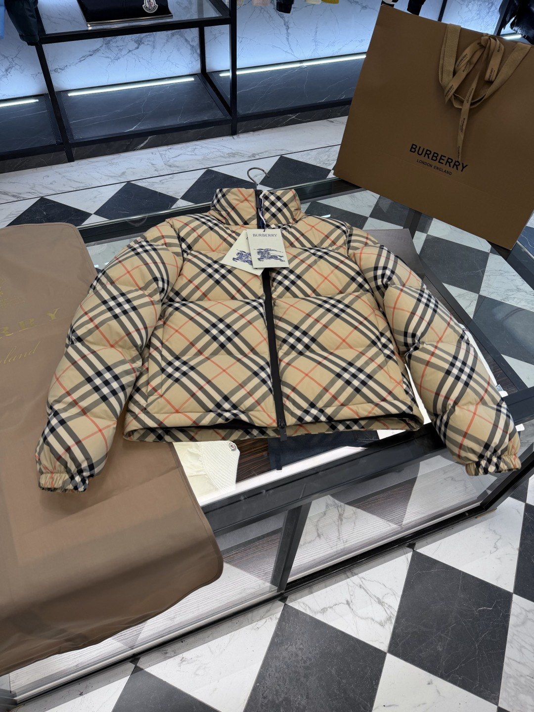 NO:660587,BURBERRY/ Burberry 2025 new classic plaid Ambleside women's short down jacket. More details real shot., Burberry - clothing, burberry, down jacket,  19860909BURBERRY/ 博柏利2025全新经典格纹Ambleside女士短款羽绒服.更多细节实拍.,博柏利-服装,burberry,down jacket, ,Women's clothing