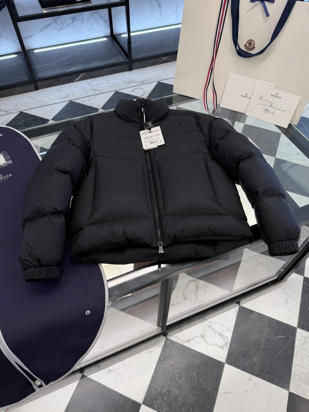 NO:688975,Moncler 1952 European limited edition short men's velvet jacket. More details in real photos.,Moncler-clothing,Moncler,jackets & coats,jackets & coats,19860909Moncler 1952欧洲限定短款男士绒夹克外套.更多细节实拍.,蒙口-服装,Moncler,jackets & coats,jackets & coats,,Women's clothing