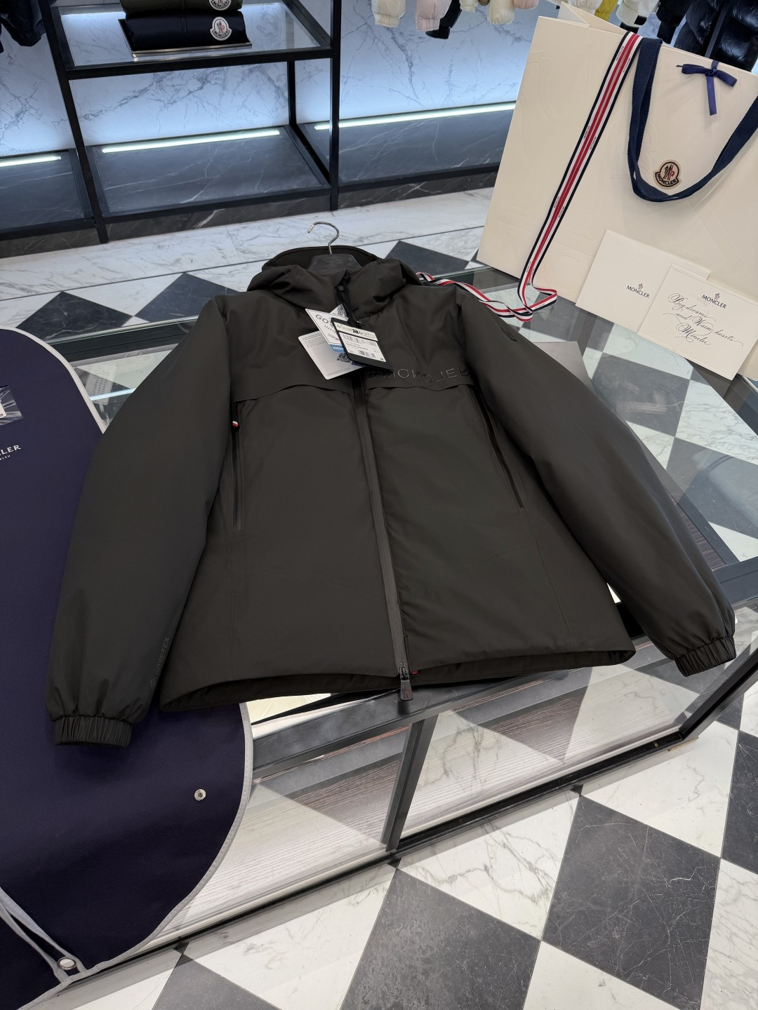 NO:688968,Moncler Grenoble series soft-shell GORE-TEX black technology heat-reflective self-heating hooded down ski jacket. More detailed real shots.,Moncler,jackets & coats,jackets & coats,down jacket,hats,19860909Moncler Grenoble系列软壳GORE-TEX黑科技热反射自加热连帽羽绒滑雪夹克外套.更多细节实拍.,蒙口-服装,Moncler,jackets & coats,jackets & coats,down jacket,hats,,Women's clothing