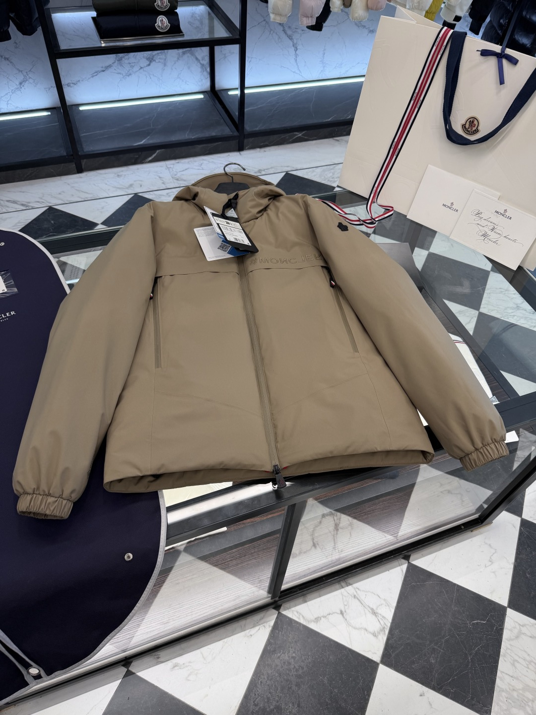 NO:688954,Moncler Grenoble series soft-shell GORE-TEX black technology heat-reflective self-heating hooded down ski jacket. More detailed real shots.,Moncler,jackets & coats,jackets & coats,down jacket,hats,19860909Moncler Grenoble系列软壳GORE-TEX黑科技热反射自加热连帽羽绒滑雪夹克外套.更多细节实拍.,蒙口-服装,Moncler,jackets & coats,jackets & coats,down jacket,hats,,Women's clothing