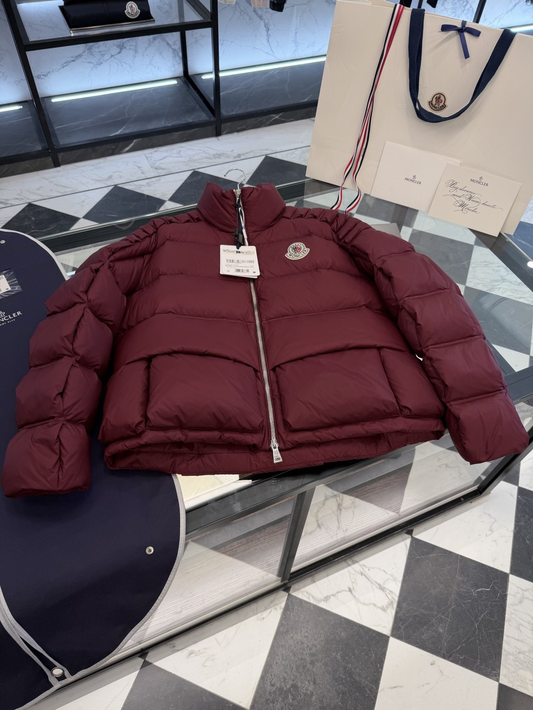 NO:688979,Moncler19860909Moncler x Christopher Raxxy 明星同款男女款 3D绗缝拉链羽绒外套.更多细节实拍.特级出品,条码款号齐全,对应官网一致,吊牌内置NFC电子感应防伪,标配全套柜台礼盒.,蒙口-服装,Moncler,jackets & coats,down jacket,,Women's clothing