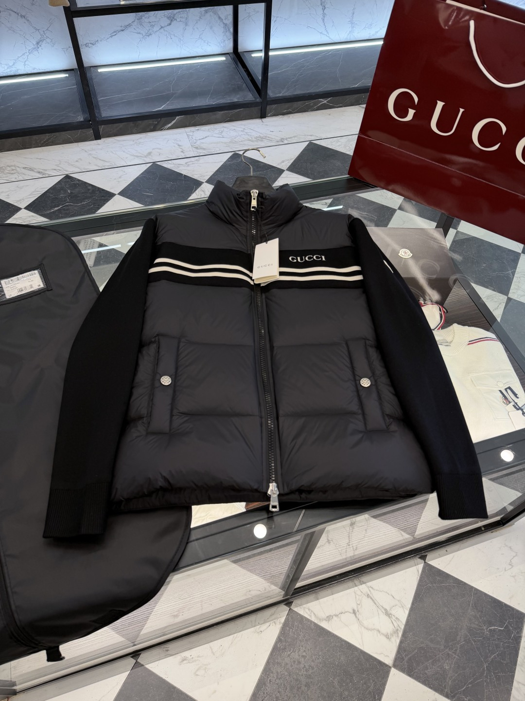 NO:689662,Gucci GG new classic webbing knitted splicing down jacket. Super soft tear-resistant nylon fabric. More details in real shots., Gucci-clothing, gucci, gucci, jackets & coats, down jacket,19860909Gucci GG全新经典织带针织拼接羽绒外套.超软抗撕裂尼龙面料.更多细节实拍.,古驰-服装,gucci,gucci,jackets & coats,down jacket,,Women's clothing