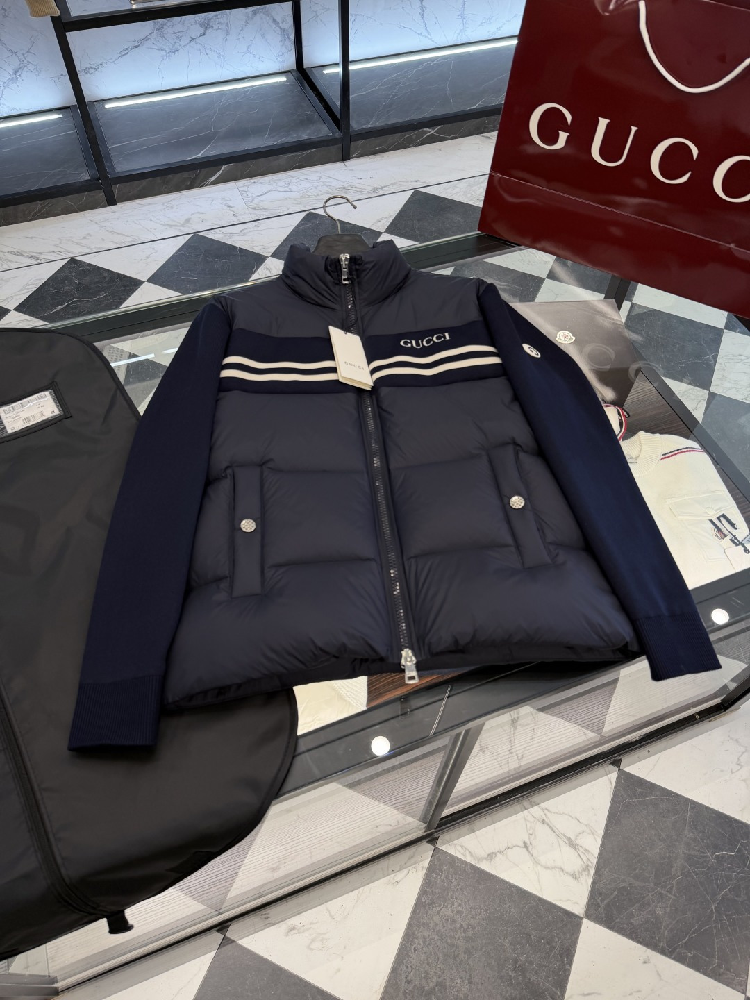 NO:689664,Gucci GG new classic webbing knitted splicing down jacket. Super soft tear-resistant nylon fabric. More details in real shots., Gucci-clothing, gucci, gucci, jackets & coats, down jacket,19860909Gucci GG全新经典织带针织拼接羽绒外套.超软抗撕裂尼龙面料.更多细节实拍.,古驰-服装,gucci,gucci,jackets & coats,down jacket,,Women's clothing