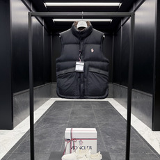 特级羽绒⬆️Moncler Grenoble高端黑标滑雪系列Aul厚款立领毛绒内里羽绒马甲.顶级鹅颈绒填充.条码款号齐全 特级羽绒⬆️Moncler Grenoble高端黑标滑雪系列Aul厚款立领毛绒内里羽绒马甲.顶级鹅颈绒填充.条码款号齐全