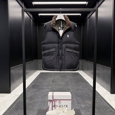 特级羽绒⬆️Moncler Grenoble高端黑标滑雪系列Aul厚款立领毛绒内里羽绒马甲.顶级鹅颈绒填充.条码款号齐全 特级羽绒⬆️Moncler Grenoble高端黑标滑雪系列Aul厚款立领毛绒内里羽绒马甲.顶级鹅颈绒填充.条码款号齐全