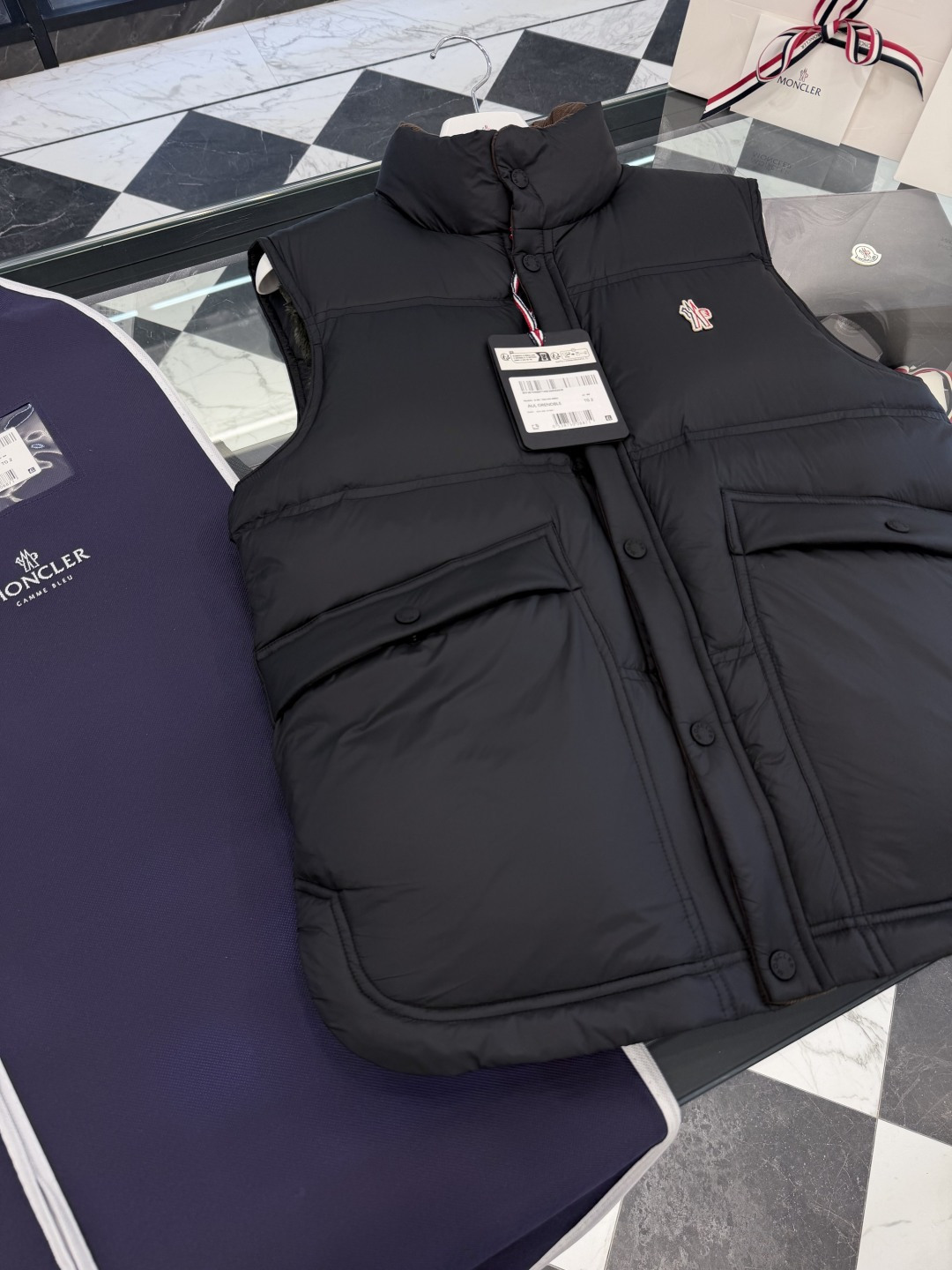 Moncler Grenoble高端黑标滑雪系列Aul厚款立领毛绒内里羽绒马甲.更多细节实拍.