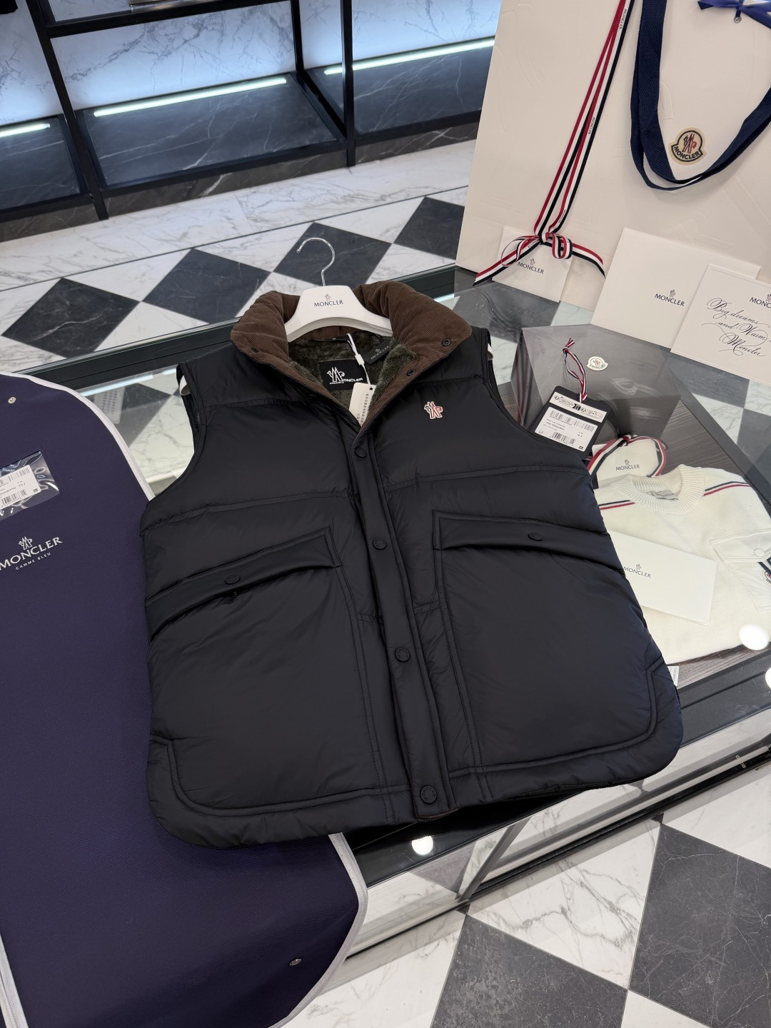 Moncler Grenoble高端黑标滑雪系列Aul厚款立领毛绒内里羽绒马甲.更多细节实拍.