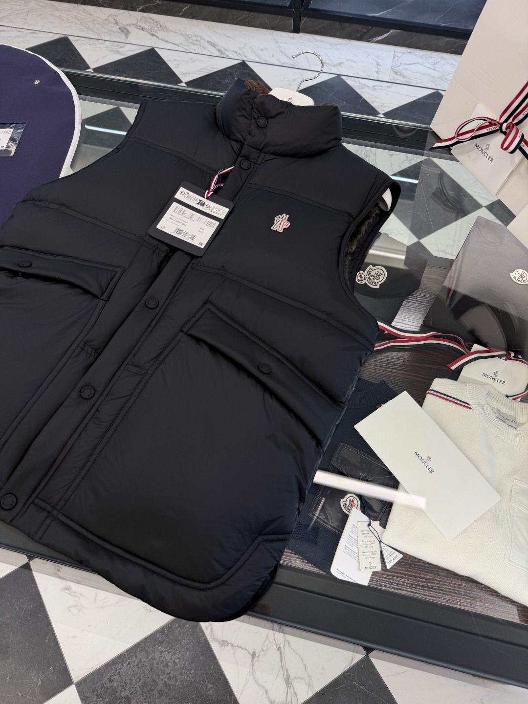 Moncler Grenoble高端黑标滑雪系列Aul厚款立领毛绒内里羽绒马甲.更多细节实拍.