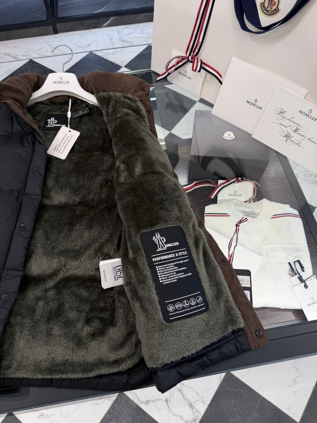 Moncler Grenoble高端黑标滑雪系列Aul厚款立领毛绒内里羽绒马甲.更多细节实拍.
