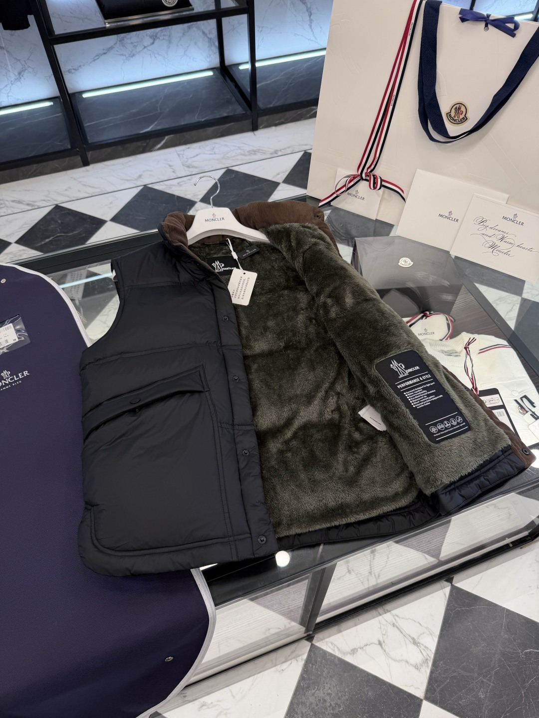 Moncler Grenoble高端黑标滑雪系列Aul厚款立领毛绒内里羽绒马甲.更多细节实拍.