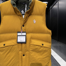 特级羽绒⬆️Moncler Grenoble高端黑标滑雪系列Aul厚款立领毛绒内里羽绒马甲.顶级鹅颈绒填充.条码款号齐全 特级羽绒⬆️Moncler Grenoble高端黑标滑雪系列Aul厚款立领毛绒内里羽绒马甲.顶级鹅颈绒填充.条码款号齐全