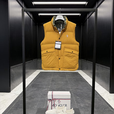 特级羽绒⬆️Moncler Grenoble高端黑标滑雪系列Aul厚款立领毛绒内里羽绒马甲.顶级鹅颈绒填充.条码款号齐全 特级羽绒⬆️Moncler Grenoble高端黑标滑雪系列Aul厚款立领毛绒内里羽绒马甲.顶级鹅颈绒填充.条码款号齐全