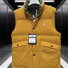 特级羽绒⬆️Moncler Grenoble高端黑标滑雪系列Aul厚款立领毛绒内里羽绒马甲.顶级鹅颈绒填充.条码款号齐全 特级羽绒⬆️Moncler Grenoble高端黑标滑雪系列Aul厚款立领毛绒内里羽绒马甲.顶级鹅颈绒填充.条码款号齐全