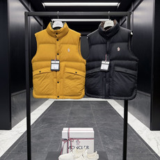 Moncler Grenoble高端黑标滑雪系列Aul厚款立领毛绒内里羽绒马甲.两色实拍图集展示. Moncler Grenoble高端黑标滑雪系列Aul厚款立领毛绒内里羽绒马甲.两色实拍图集展示.