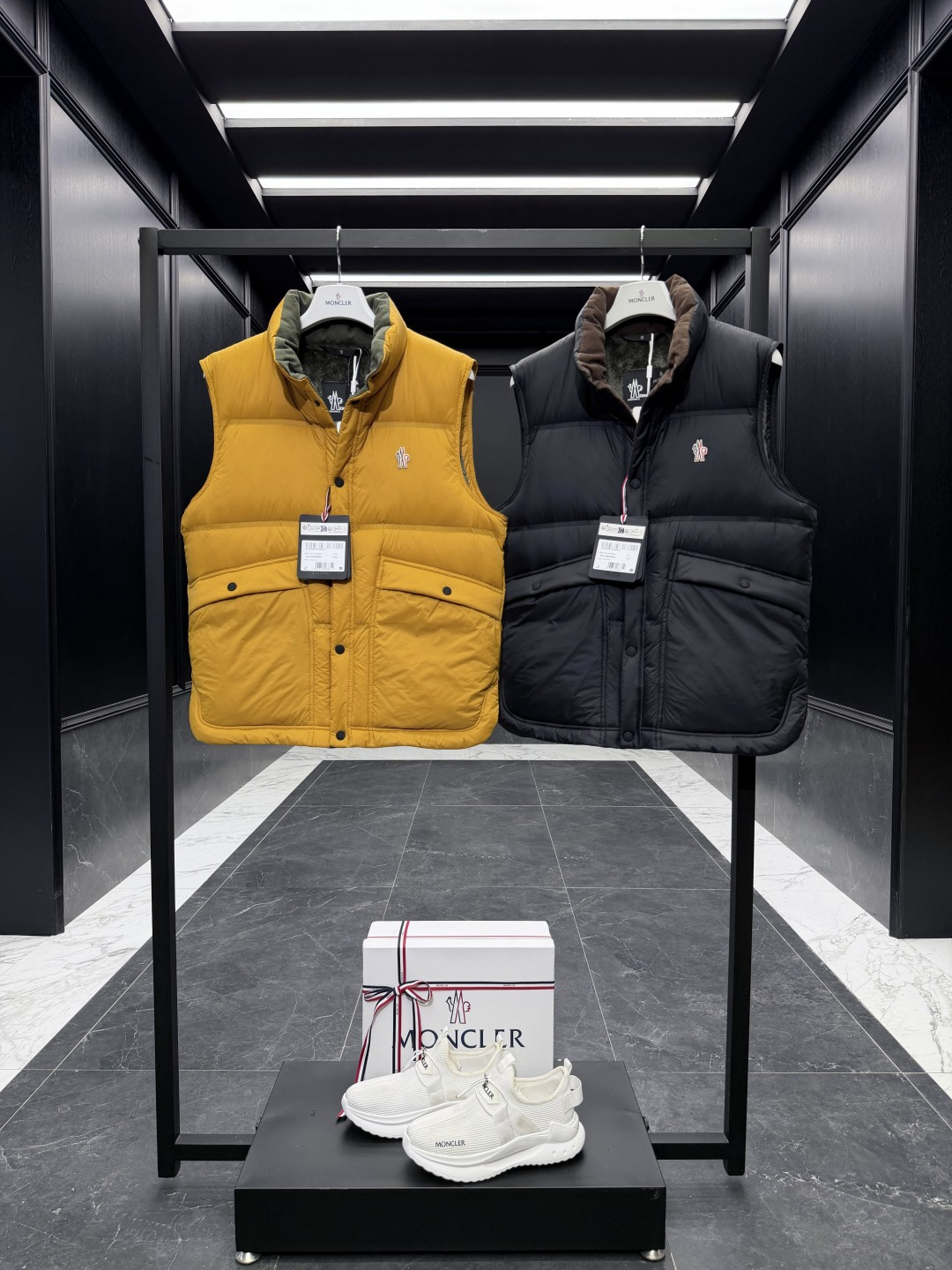 Moncler Grenoble高端黑标滑雪系列Aul厚款立领毛绒内里羽绒马甲.两色实拍图集展示.