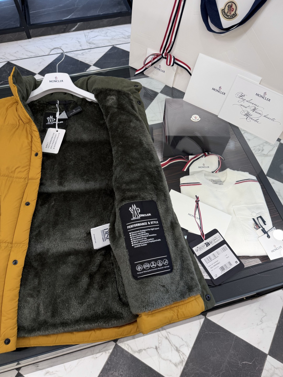 Moncler Grenoble高端黑标滑雪系列Aul厚款立领毛绒内里羽绒马甲.更多细节实拍.