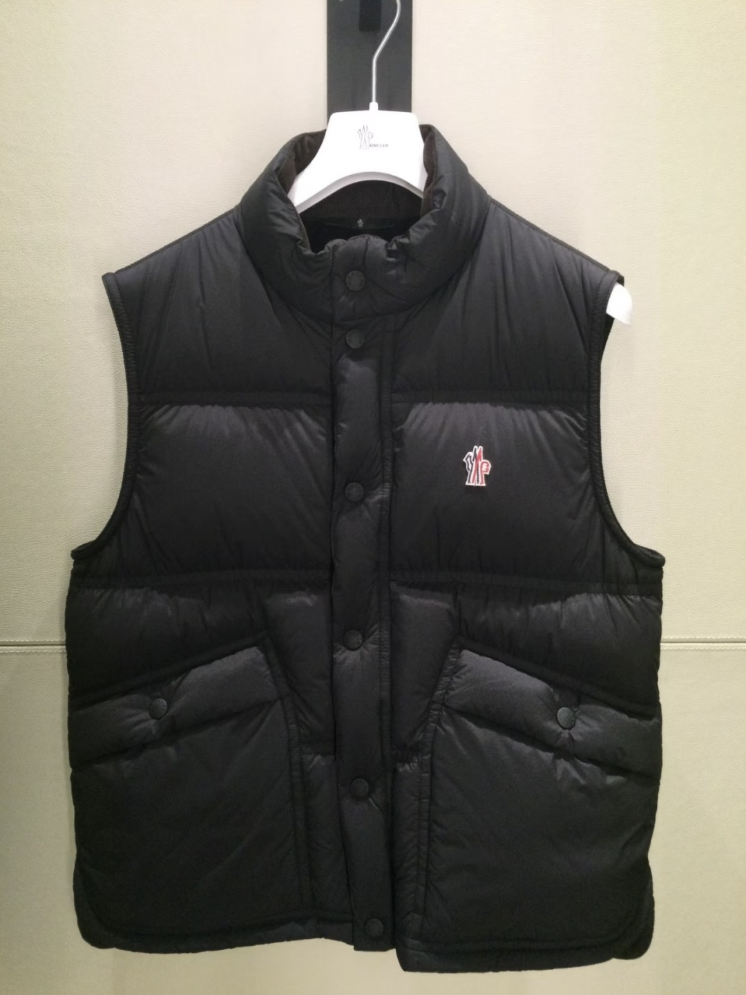 Moncler Grenoble高端黑标滑雪系列Aul厚款立领毛绒内里羽绒马甲.柜台实拍参考.