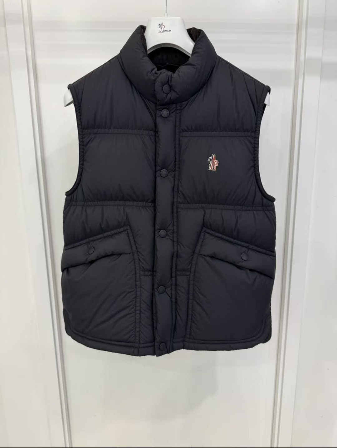 Moncler Grenoble高端黑标滑雪系列Aul厚款立领毛绒内里羽绒马甲.柜台实拍参考.