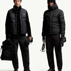 Moncler Grenoble高端黑标滑雪系列Aul厚款立领毛绒内里羽绒马甲.官网“C位”爆款推送. Moncler Grenoble高端黑标滑雪系列Aul厚款立领毛绒内里羽绒马甲.官网“C位”爆款推送.