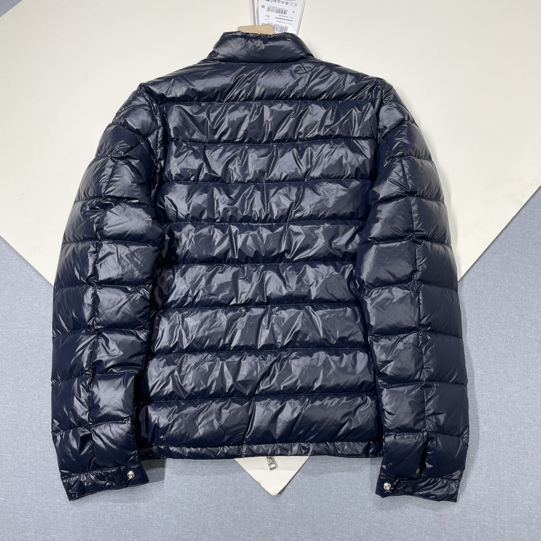 790💰（编号69）
Moncler男士轻薄修身羽绒服
蓝色亮面尼龙
鹅绒填充
尺码0 1 2 3 4
