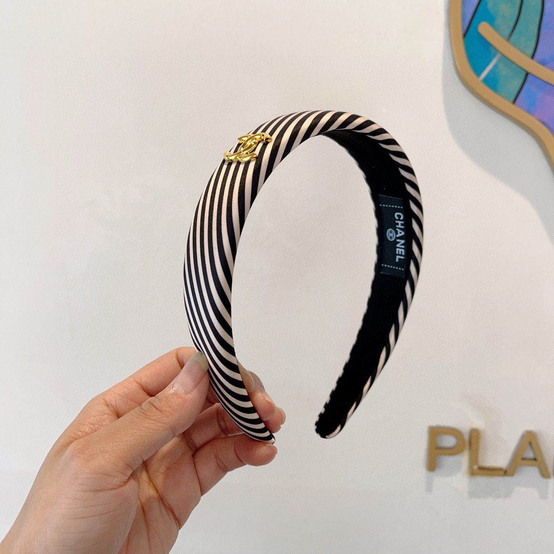NO:301037,Packaging CHANEL (Chanel) new sponge striped small fragrance hairband, retro headband, popular internet celebrity products recommended. It is matched with high-end materials, super exquisite, fashionable and versatile. Hairpins, hairpins, chanel, chanel, hairpins19860909配包装 CHANEL（香奈儿）新款海绵条纹小香发箍,复古头箍,网红爆款推荐 搭配高端材质,超精致,时尚百搭.发夹,发夹,chanel,chanel,hairpins,accessory
