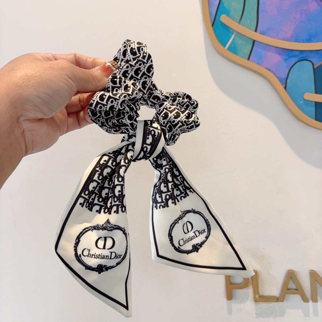 Luxury Packaging for Dior Hair Accessories with Classic Design and High-End Materials