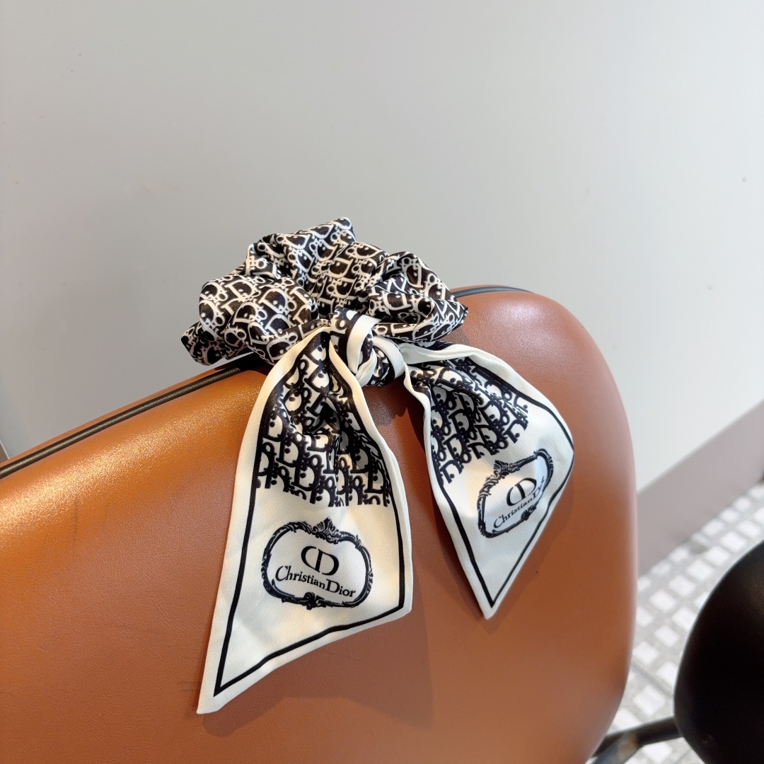 Luxury Packaging for Dior Hair Accessories with Classic Design and High-End Materials - 图片 3