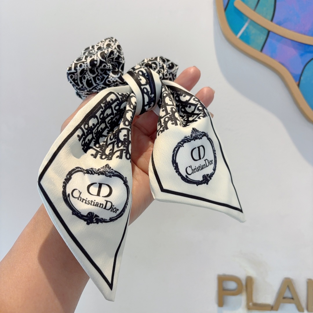 Luxury Packaging for Dior Hair Accessories with Classic Design and High-End Materials - 图片 2