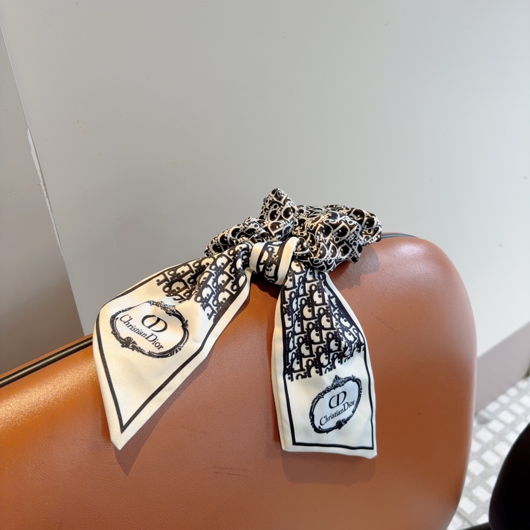 Luxury Packaging for Dior Hair Accessories with Classic Design and High-End Materials - 图片 4