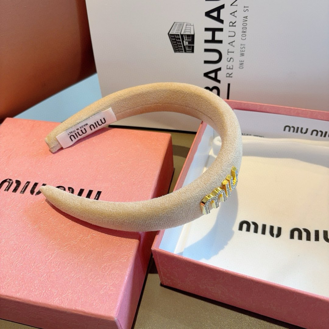 High-Quality Specialized Fabric in MiuMiu’s Latest Custom Hair and Fashion Packaging (9 words) - 图片 8