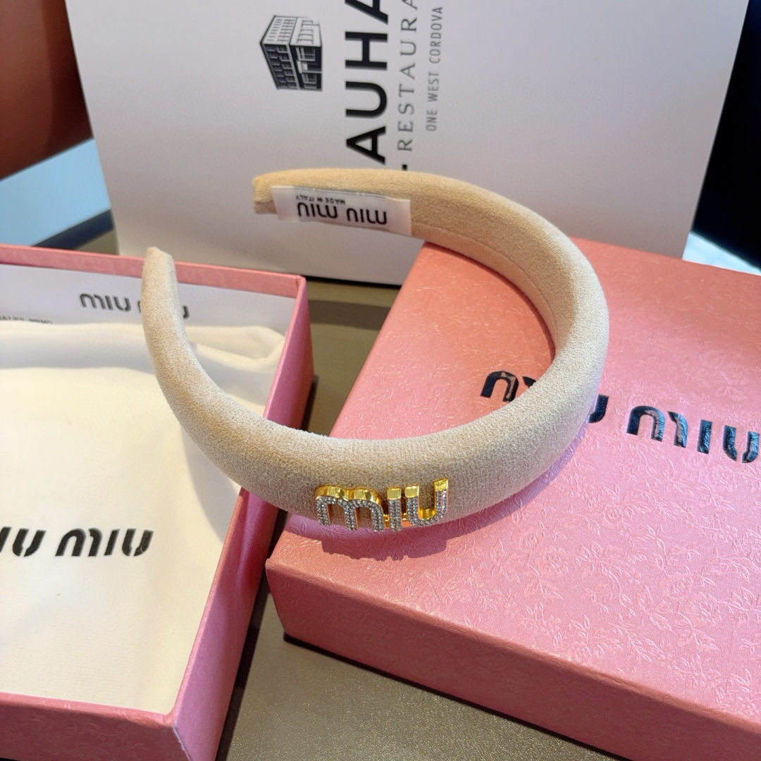 High-Quality Specialized Fabric in MiuMiu’s Latest Custom Hair and Fashion Packaging (9 words) - 图片 7