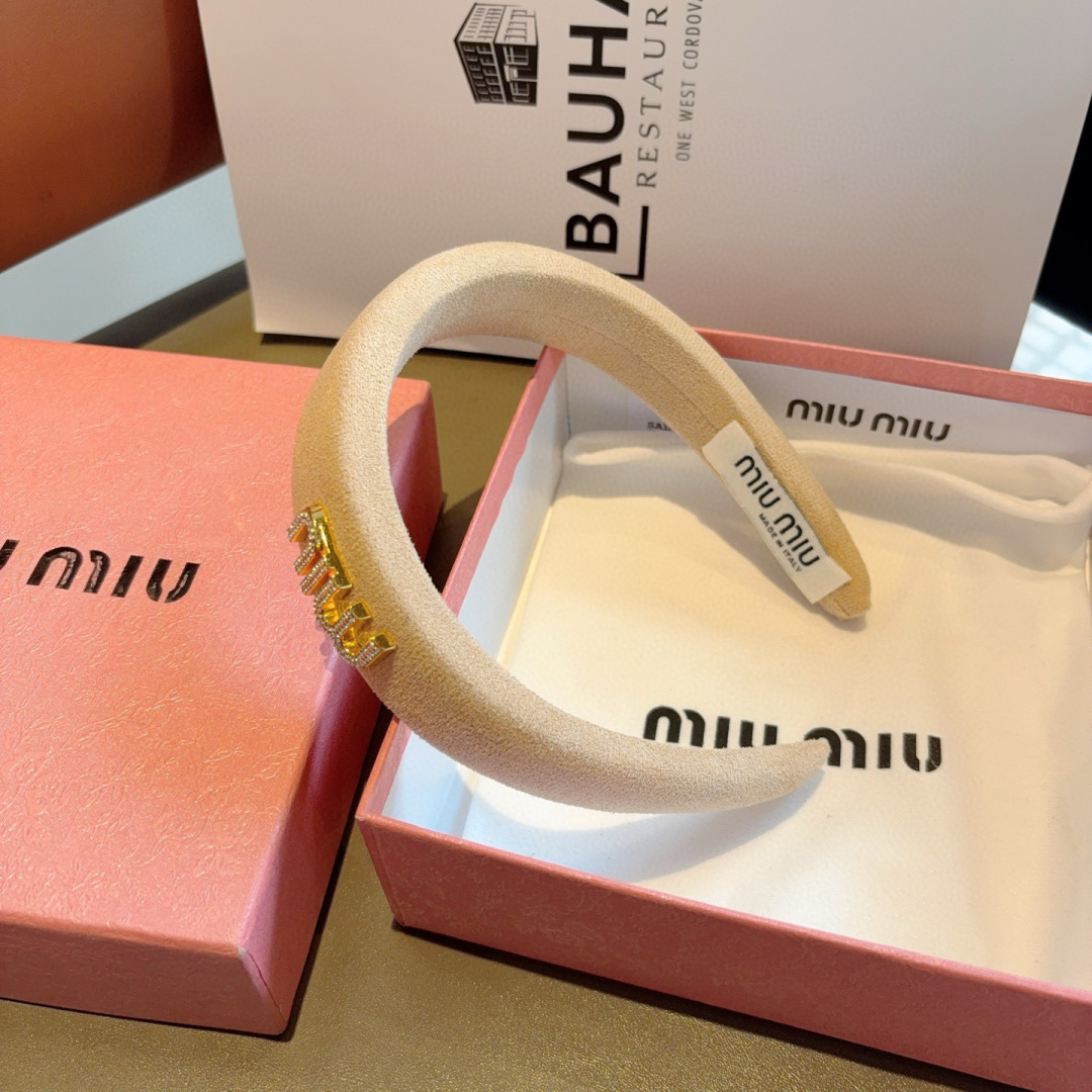 High-Quality Specialized Fabric in MiuMiu’s Latest Custom Hair and Fashion Packaging (9 words) - 图片 5