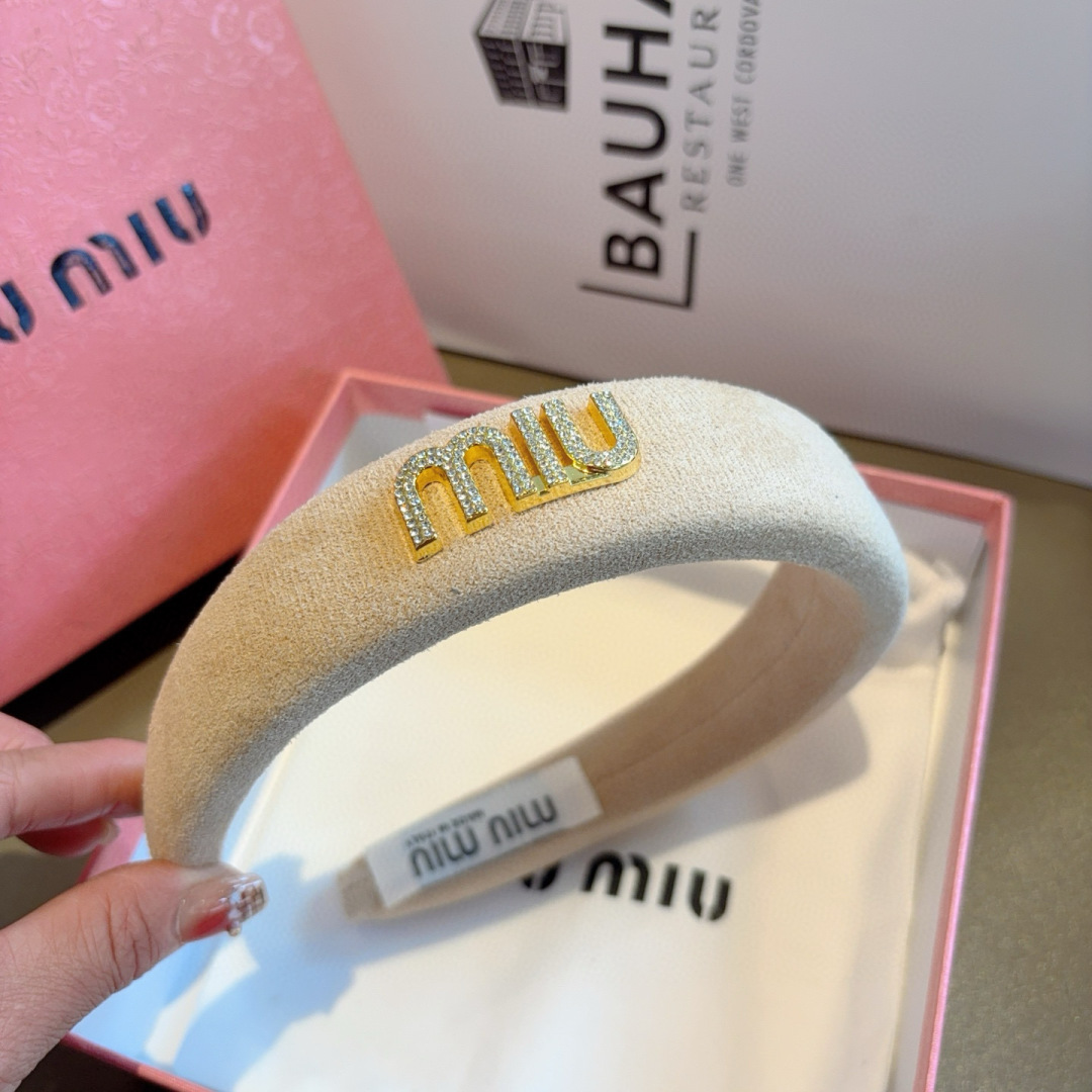 High-Quality Specialized Fabric in MiuMiu’s Latest Custom Hair and Fashion Packaging (9 words) - 图片 6