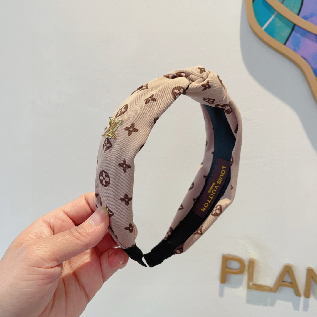 Trendy Packaging: LV and Hot New Money in Fashion (9 words)