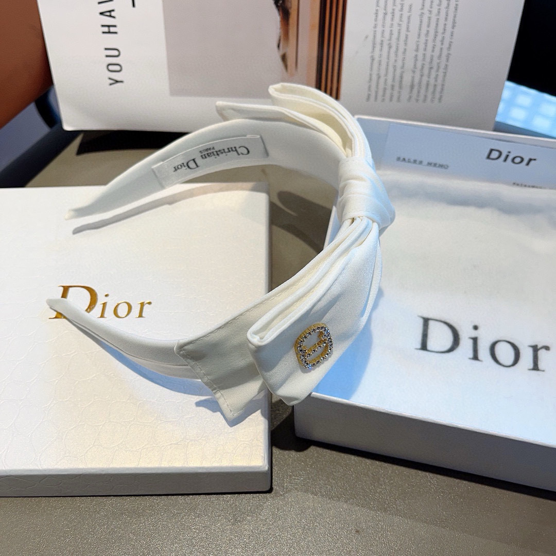 Dior’s New Wide-Side Butterfly Packaging Enhances Glamorous Charm - 图片 6