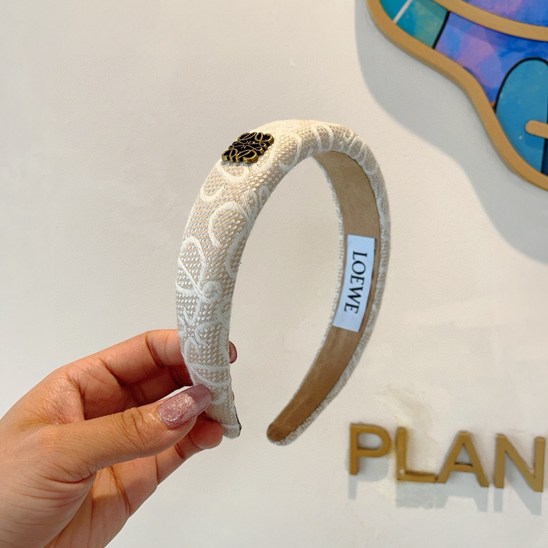 Loewe’s Top-of-the-Line Sponge Hair Supply for Fashionable Charm (Packaging p. 99)