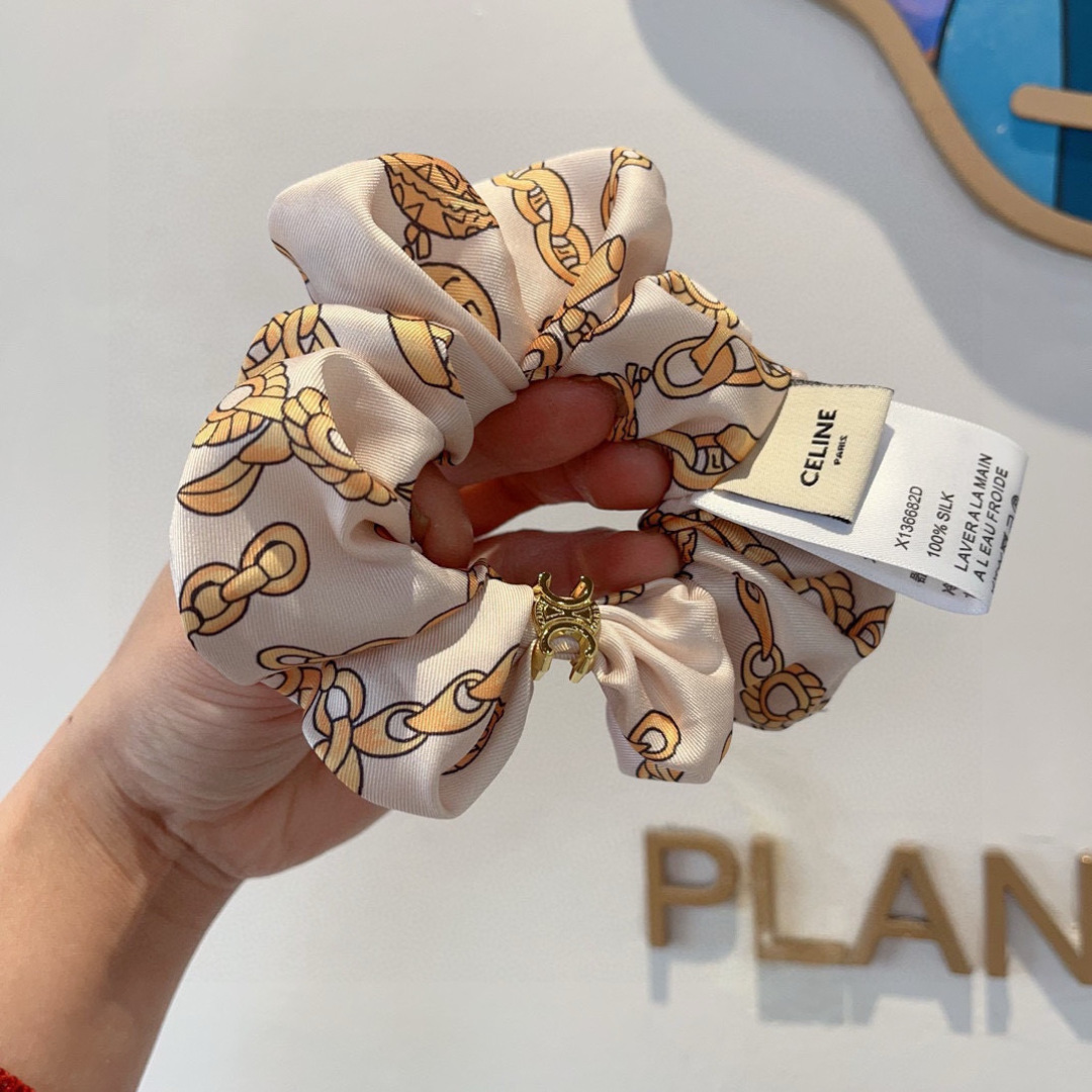 Fashionable CELINE Packaging for the Stylish Goddess – A Must-Have List on p. 99 - 图片 1