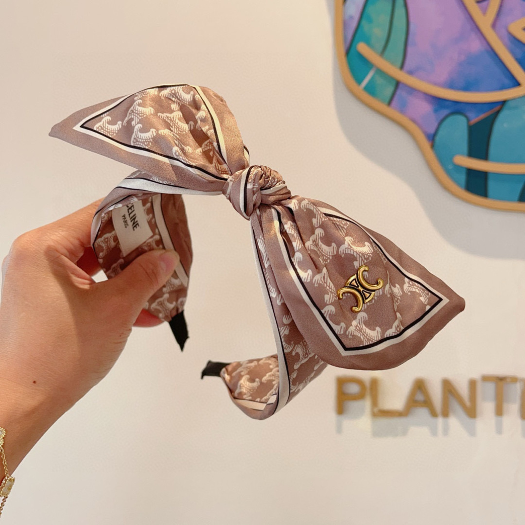 Stylish Korean-Inspired Hair Packaging on Page 99: CELINE’s New Wide-Wielding and Stress-Free Look - 图片 3