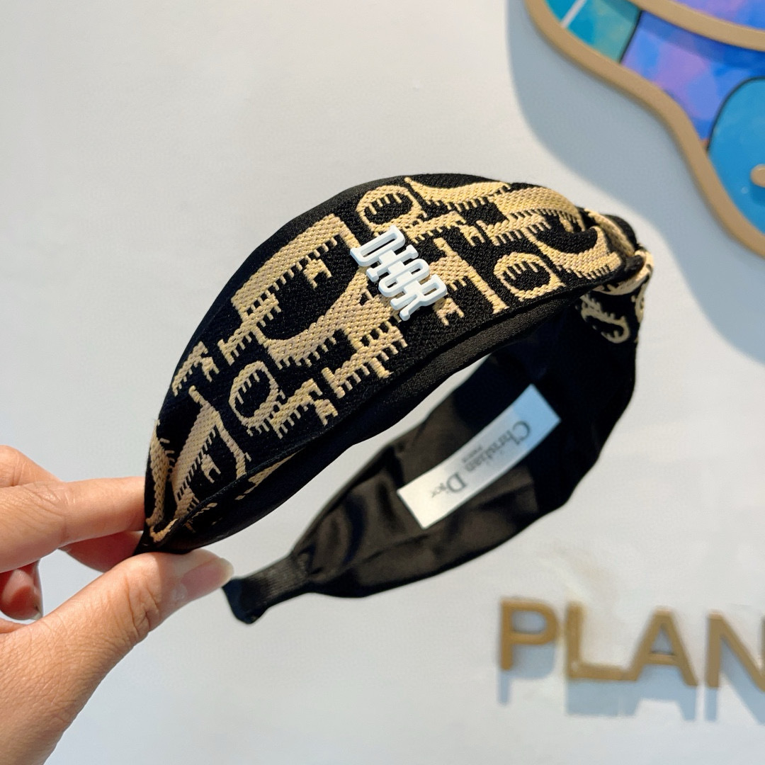 Dior Packaging: Big Hair, Cash, and Charms for Fresh Lady Style - 图片 3