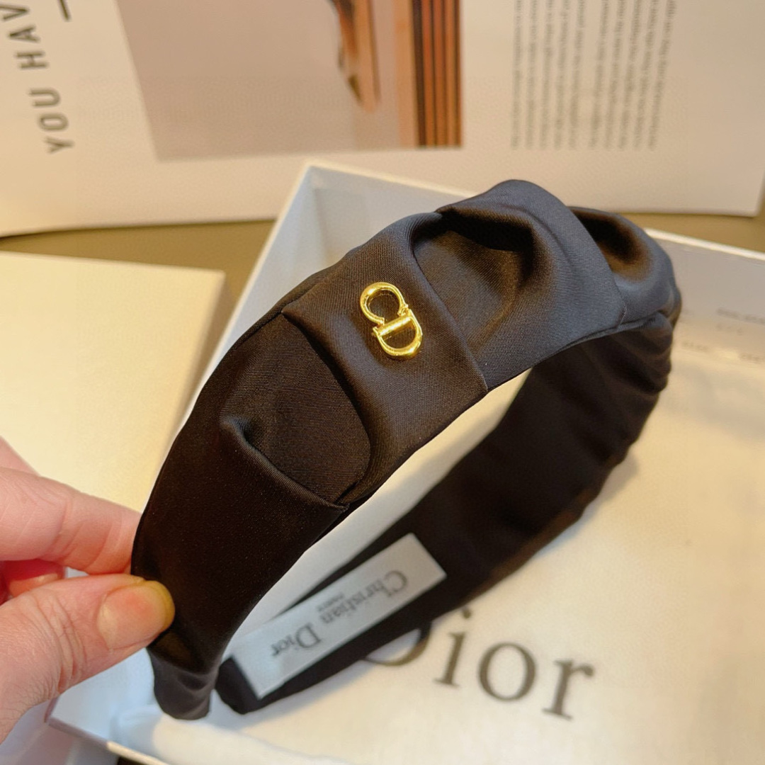New Dior Hairball Packaging Enhances Glamour for Fresh Look - 图片 7