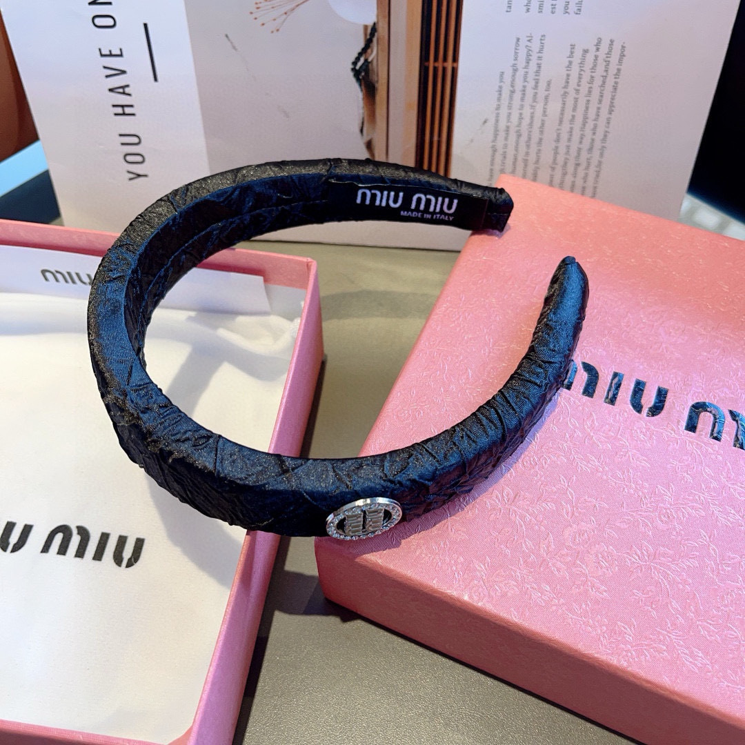 Miumiu’s New Sensory Sponge Hair Packaging with Metal Letterhead on Page 99 - 图片 7