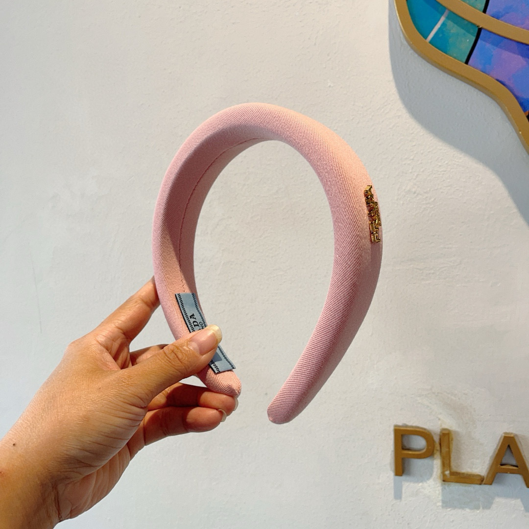 PRADA Introduces Stylish Packaging with Unique Design on Page 99 - 图片 2