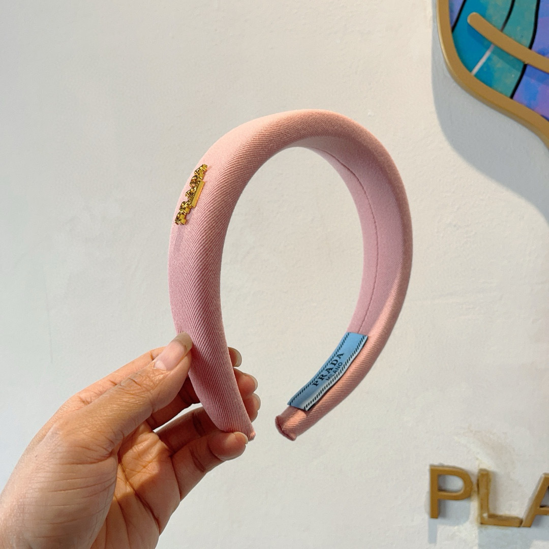 PRADA Introduces Stylish Packaging with Unique Design on Page 99 - 图片 1